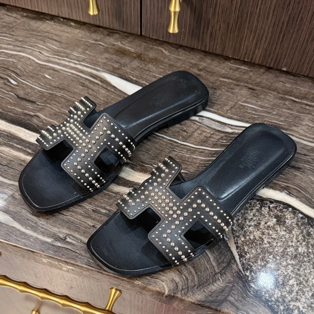🖤 Hermes Studded Black Leather Orans 🖤 - Picture 6 of 17
